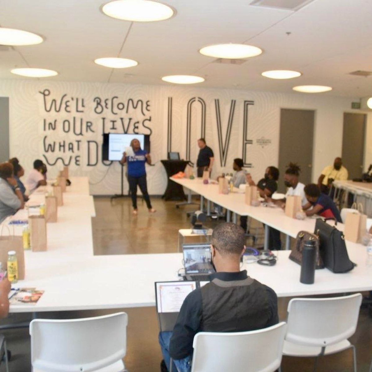 OWMediaCompany's tweet photo. 💰☀️ Our @celebratingyou1 Summer Financial Literacy Workshop for our youth was a SUCCESS! 

🙌🏾👏🏾 Thank you to ALL of our sponsors and supporters! 

😀👩🏾‍💻 To donate and make a difference in the lives of our youth, visit https://t.co/aTMZWzzKY7.

#ObsessedWithMedia #CelebratingYou https://t.co/FPaCZgCPKc