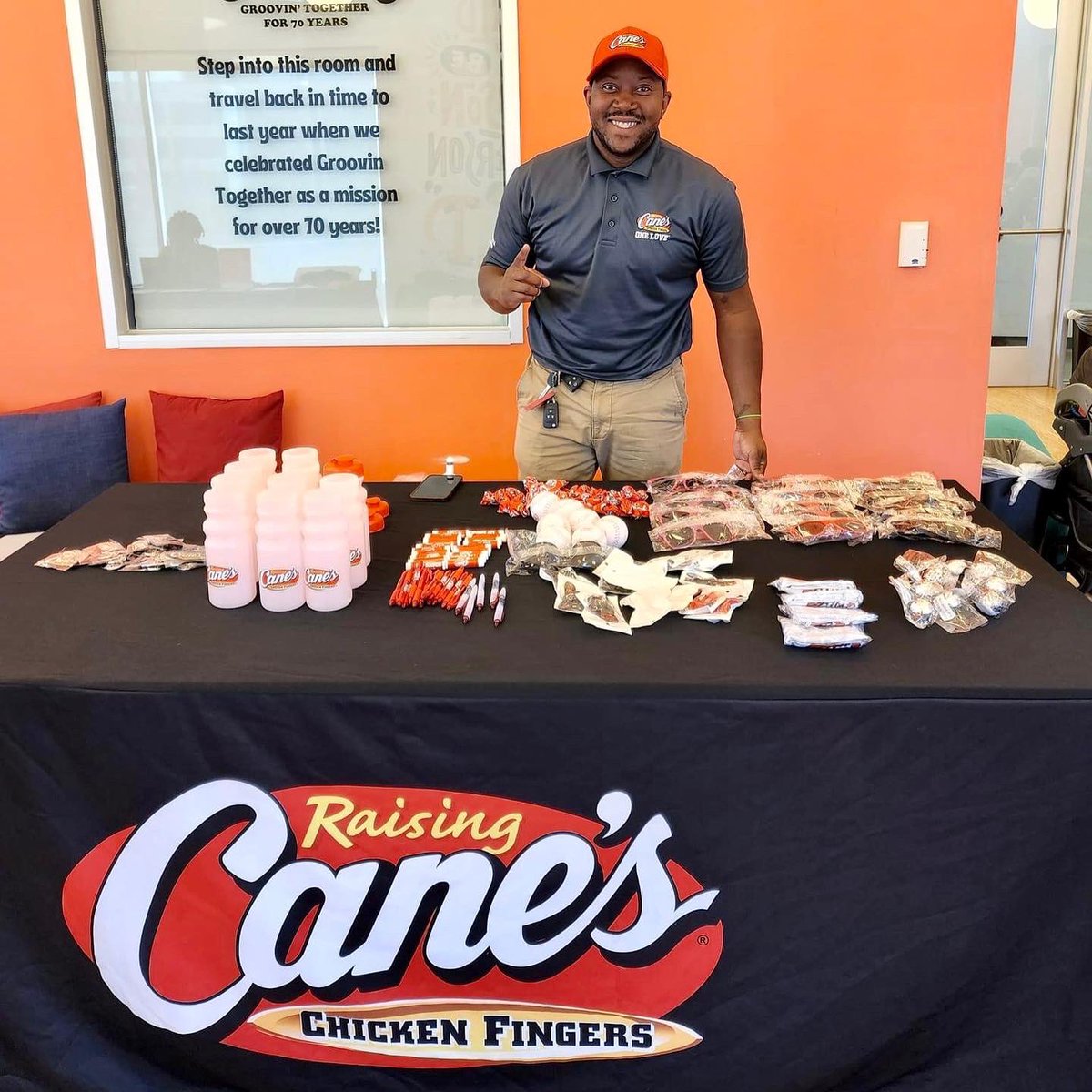 OWMediaCompany's tweet photo. 💰☀️ Our @celebratingyou1 Summer Financial Literacy Workshop for our youth was a SUCCESS! 

🙌🏾👏🏾 Thank you to ALL of our sponsors and supporters! 

😀👩🏾‍💻 To donate and make a difference in the lives of our youth, visit https://t.co/aTMZWzzKY7.

#ObsessedWithMedia #CelebratingYou https://t.co/FPaCZgCPKc