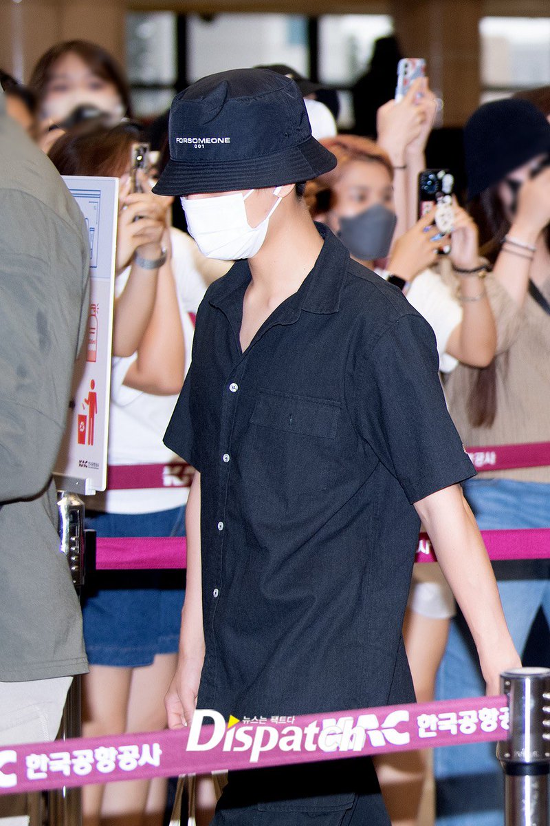 sm_nctmx's tweet photo. [PRENSA] 010822 #TAEIL en el Aeropuerto Internacional de Gimpo camino a Japón para NCTzen 127-JAPAN Meeting 2022 'School 127'
#NCT #NCT127 https://t.co/h6Ajwudgr3