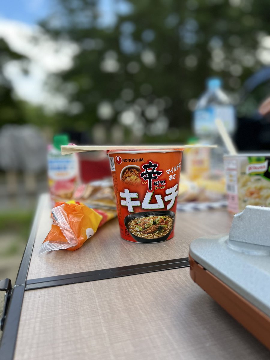 sinkoha's tweet photo. キャンプで食べるカップラーメンほど、美味いものはない‼️

キャンプしながらブログ書いて生活できたらなぁ〜と、現実逃避中です😁

ちなみに[朝ラー]です🥸
#ブログ初心者
#ブログ書け
#キャンプ
#朝ラー
#カップラーメン
#辛ラーメンキムチ https://t.co/W4En0SuDDH