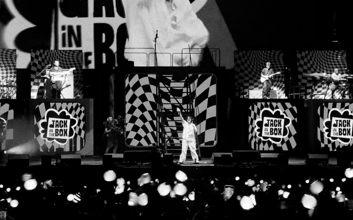 meroutro's tweet photo. Jhope at lollapalooza, 2022 https://t.co/ebkX2O4MAr