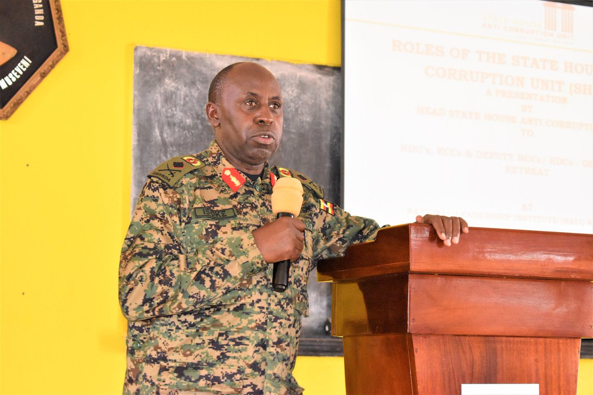 NatsAbubakar's tweet photo. "Some RDCs & RCCs hav fear & many times fail to use their power towards the syndicators & corrupt officials-Brig #Isoke
Urged them to be on forefront of finalizing & resolving cases amicably since they have the full power & responsibility given to them by the President... https://t.co/yCDvY89PlI