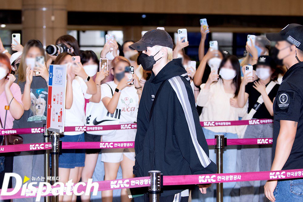 sm_nctmx's tweet photo. [PRENSA] 010822 #TAEYONG en el Aeropuerto Internacional de Gimpo camino a Japón para NCTzen 127-JAPAN Meeting 2022 'School 127'
#NCT #NCT127 https://t.co/f2zFg1dvvq