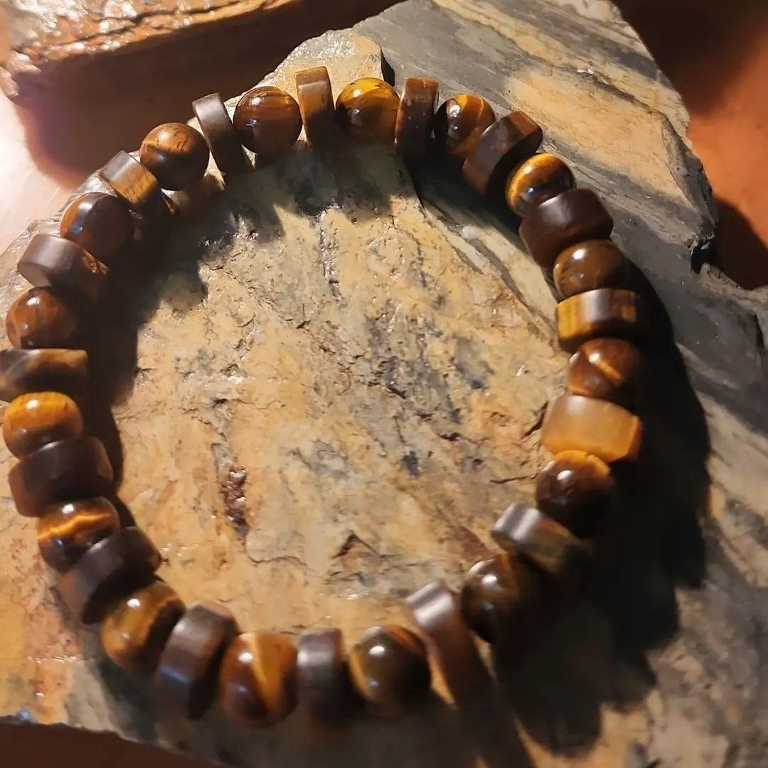 BeadIntentionz's tweet photo. Tigers Eye is good for growing your confidence and strength and it is known as the stone of courage. It is a root and sacral chakra stone which means it helps you to get grounded, build a safe and strong foundation, and find your motivation once more.wards off negative energy. https://t.co/cGPk7CKECC