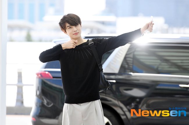 sm_nctmx's tweet photo. [PRENSA] 010822 #JUNGWOO en el Aeropuerto Internacional de Gimpo camino a Japón para NCTzen 127-JAPAN Meeting 2022 'School 127'
#NCT #NCT127 https://t.co/GYvSMwjTMp