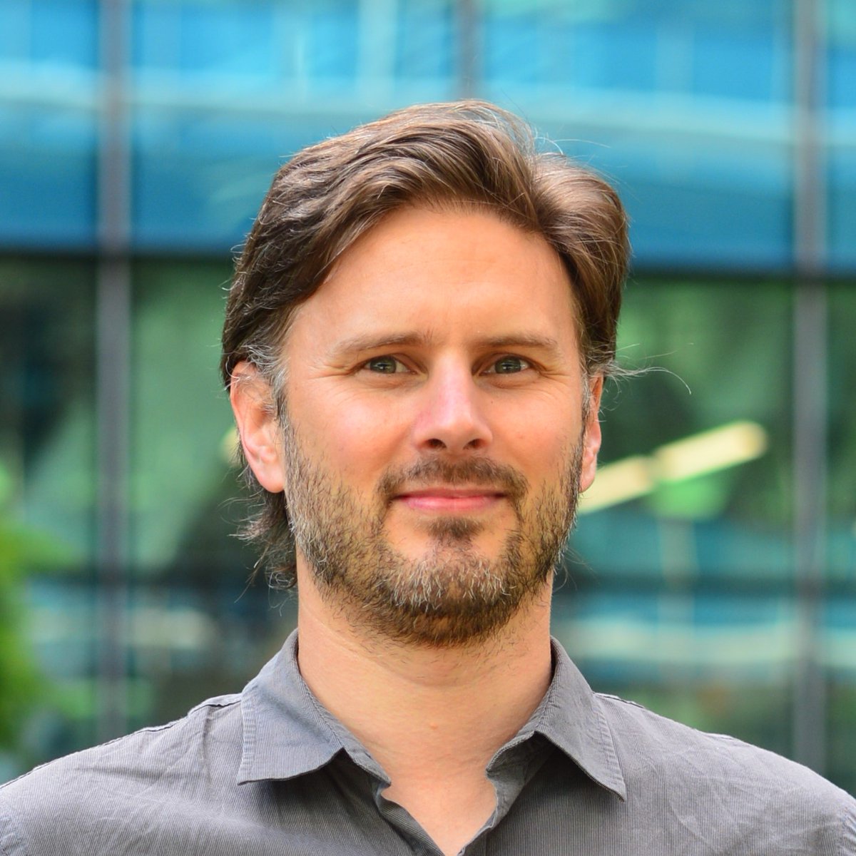 MonashBioinfo's tweet photo. Meet the Team Monday. @pansapiens Andrew Perry is our sysadmin and works closely with @MonasheResearch to keep our servers and data humming. And with his background in molecular biology, computer programming and interests in #VR, #AI #ML #DL, Andrew is another valuable asset https://t.co/jWbwf06Gt8