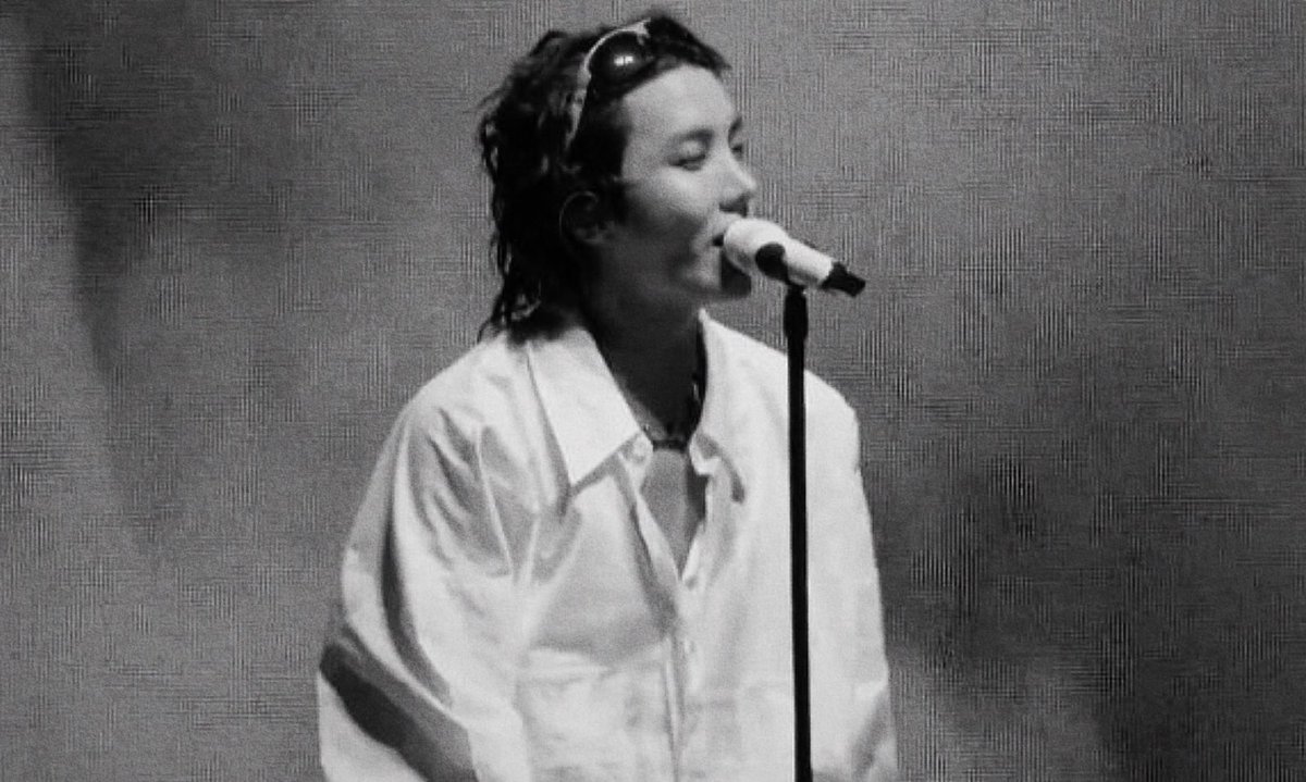 agustdfms's tweet photo. born for the stage. https://t.co/3uAckFsNeB