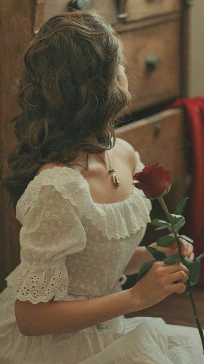 أنْا لَسْتُ مثلَهن 
أنا مثلآ  لَـهُن ..