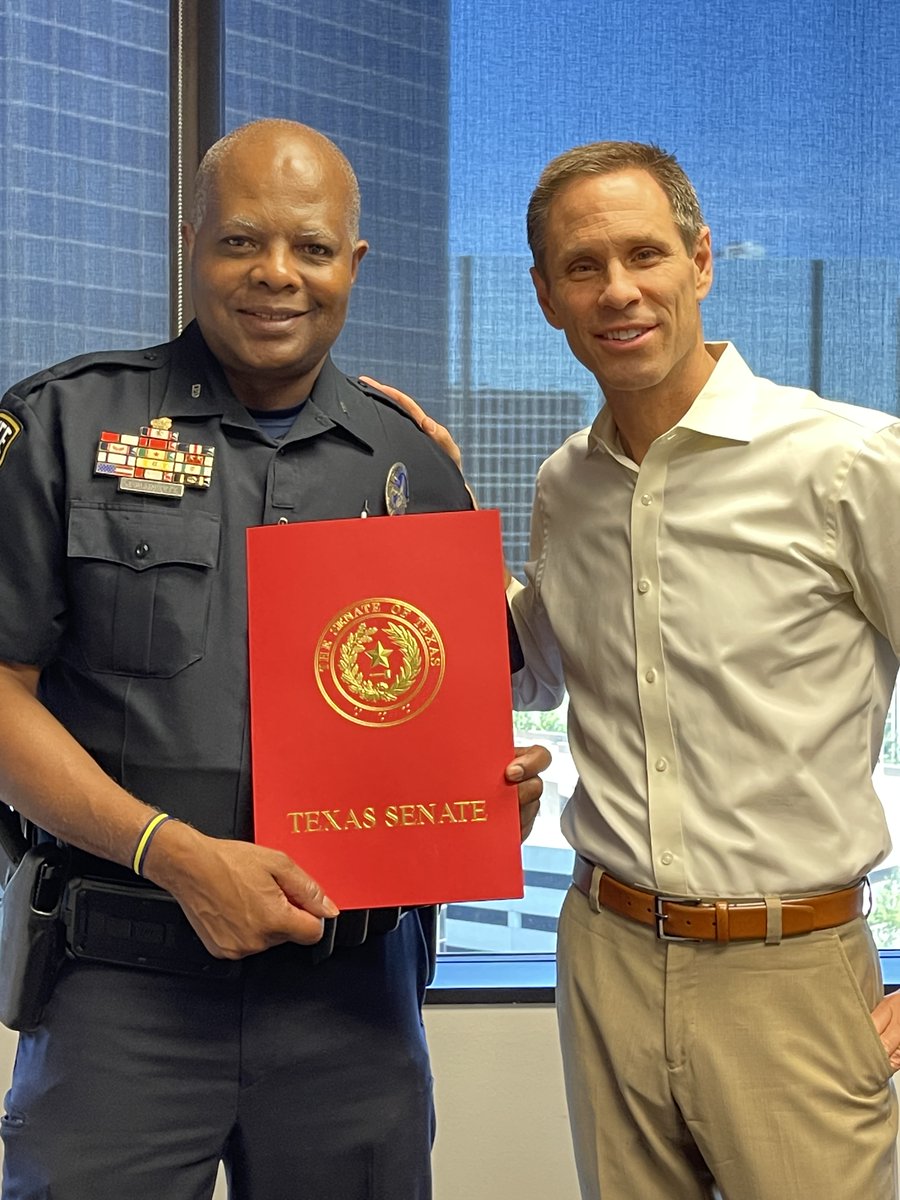 NathanForTexas's tweet photo. Pleased and honored to congratulate Officer Jon Plunkett and the @IrvingPD on receiving a $100k grant from the @usmayors, for their innovative and effective #ShopTalk program.  Shop Talk was featured in the USDOJ July 2022 Dispatch Issue online at https://t.co/4DX4b4U07e. #txlege https://t.co/Jj70r4w4Xx