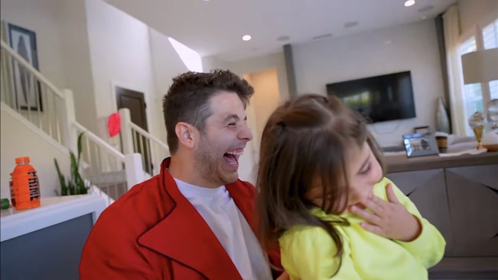 AnasalaTrending's tweet photo. -
Finally! New Anazala Video is been uploaded! It was such emotional video! The challenges every new touch our heart more! And let us to cry! Wow! God bless them together with many love! So Proud of you fam! Many love!
-
#AnasalaFamily
#WeLoveAnasalaFamily
#AnasalaFamilySupporter https://t.co/kygSi9xsco