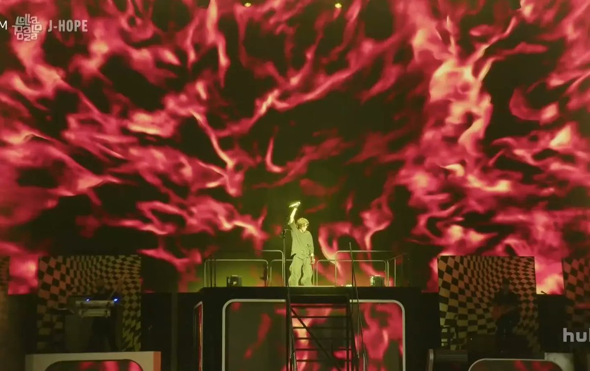 lolatefi's tweet photo. Que orgullosa estoy de ti #JHOPE que grande eres, que artista, que muestra de talento nos diste hoy, que fortuna tenerte y poder apoyarte, gracias y gracias 💜🐿️🔥

#HOBIPALOOZA #jhopeAtLollapalooza #jhope_MORE #BTS https://t.co/ZtojwoM232