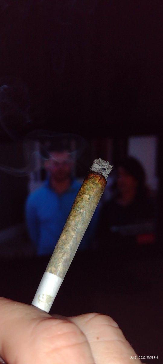 Floridachic420's tweet photo. @TLC @90DayFiance Chillin out with some London Pound Cake 🍃🔥💚 from @LibertyHSInc Great indica strain helps with my insomnia perfectly. The 🍯 is great too, I like switching it up! Have a good night & stay safe! 😎✌️💙🔥💨💨🍃💤🙏 #mmjfl https://t.co/KZh6wxDPdo