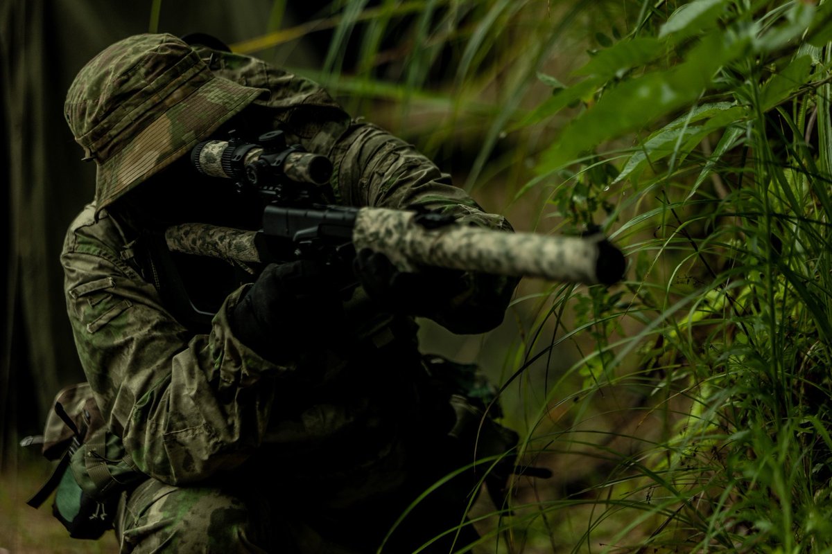 #8月になったのでフォロワーさんに自己紹介しようぜ

作った作品と、それを書いた全裸中年男性です。 