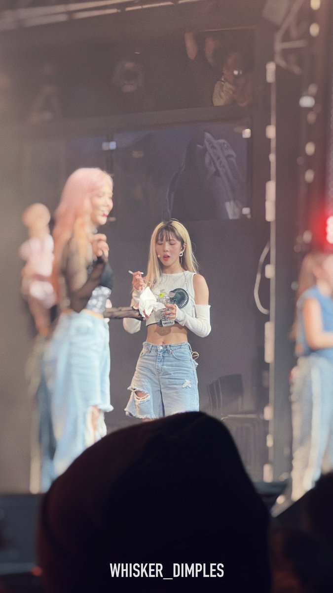 whisker_dimples's tweet photo. Yoohyeon with water (2/56)
#DREAMCATCHER #๋๋ฆผ์บ์ณ
#DREAMCATCHERinSF
#DREAMCATCHERWorldTour
#YOOHYEON #์ ํ https://t.co/PEqjf47UtJ