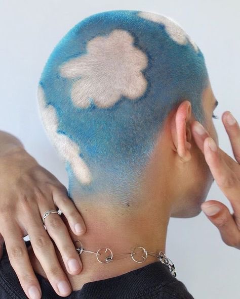 tabithakaitlyn's tweet photo. HEY @CALUM5SOS LET ME DO THIS TO UR HAIR PLS!!! I WANNA TRY IT!!!! U TOLD ME IN 2019 YOU’LL LMK </3 https://t.co/qCj9gakWxx