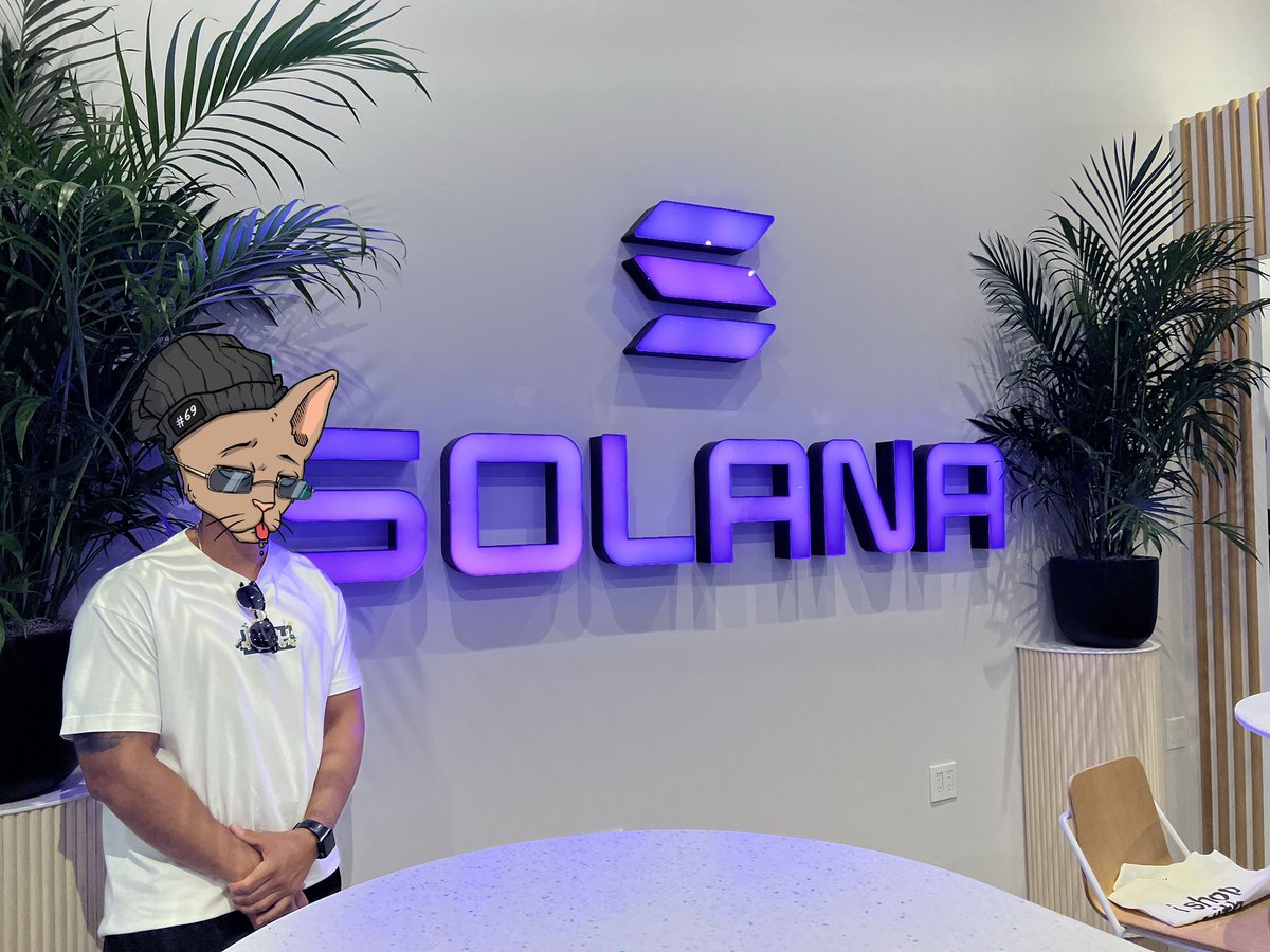Wen <a href="/CetsOnCreck/">CetsOnCreck is now CETS</a> visits the flagship <a href="/solana/">Solana</a> store 🫡🤌🏼