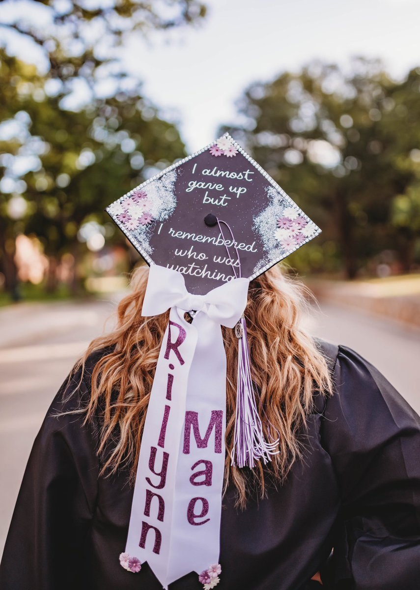 kayla_113's tweet photo. TSU ‘22 💜🤍🎓 https://t.co/fcPhmKHQHl