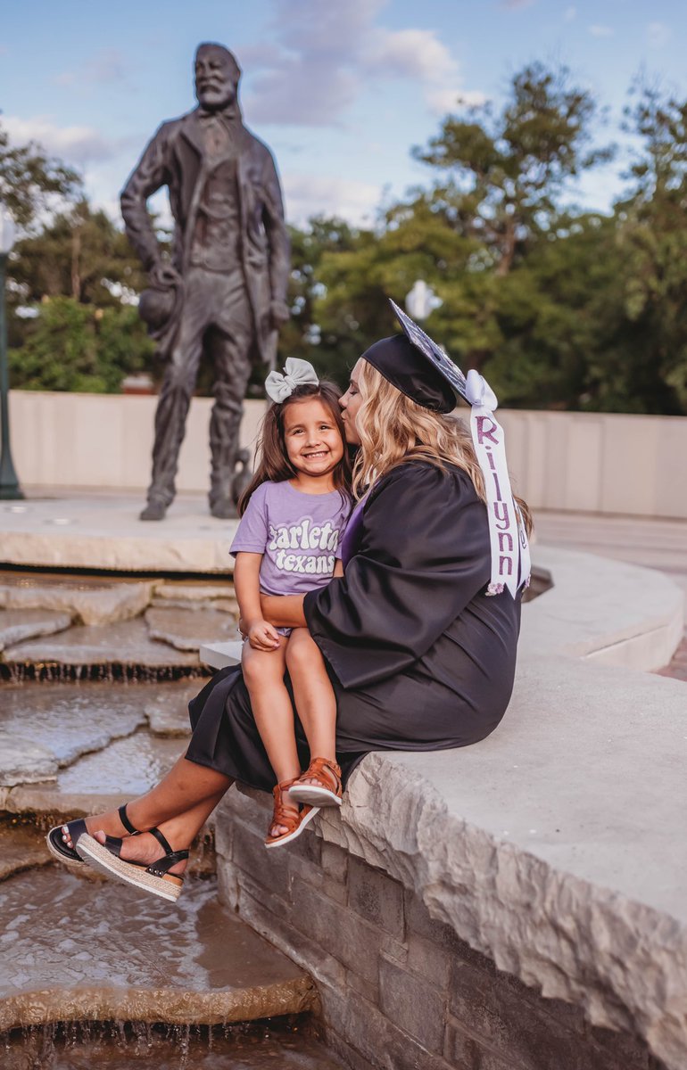 kayla_113's tweet photo. TSU ‘22 💜🤍🎓 https://t.co/fcPhmKHQHl