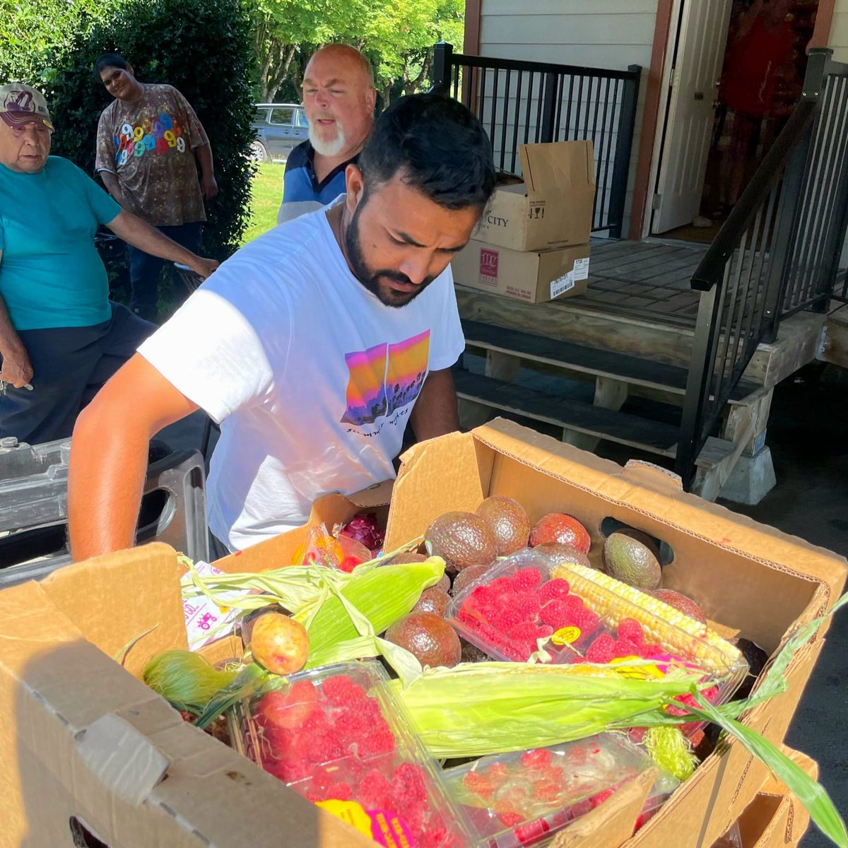 gnfkCanada's tweet photo. Indigenous Free Store sends their thanks to all our amazing & kind drivers for making a huge difference. You helped deliver 2700 lbs of food in this heat.
To help, please register at https://t.co/Z0tXDfyfLP
#Abbotsford #Chilliwack #GNFK #FoodSaveah #FreeStore #Seva #Volunteer https://t.co/FxMsuoIt7Y