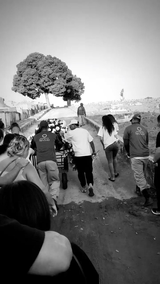 2elece's tweet image. Ate o final eu prometi que Estaria lado a lado contigo meu guerreiro, dói meu coração em saber que não vou mais te vê do meu lado. Porém sei que quando eu fechar meus olhos ou olhar para o céu conseguirei vê você pós estará no alto das nuvens cuidando de mim ❤️❤️😔🥺🖤 eu te amo