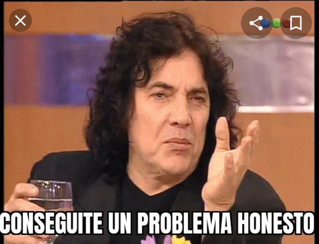 gonzalowinter's tweet photo. Vamos compatriotas! Tenemos cosas serias que debatir no lo ensucien con leseras. Desde que que tengo memoria en Chile ha habido ciudadanos que voluntariamente ponen un sticker, un lienzo, o un cartel de campaña en su casa, de todos los sectores y no nazismo y ni la stassi https://t.co/8dntZ6zC6B