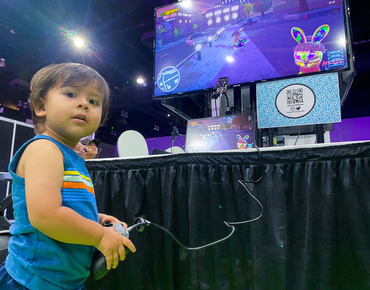 builditwithjoe's tweet image. Made it out to the last day of @NFT_Expoverse with my little dude. Web 3 is a family affair 🤌