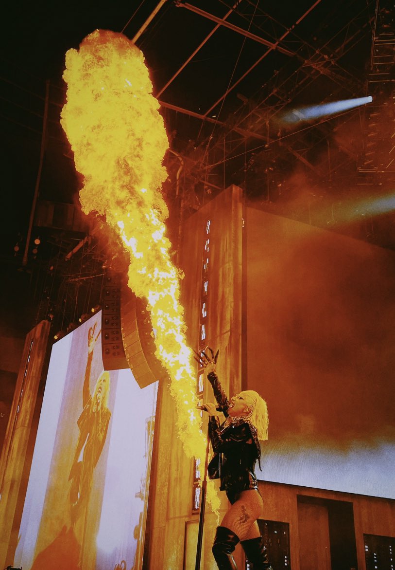 EnigmaticGaga's tweet photo. STUNNING PIC WOW @LADYGAGA 🫶🏼 https://t.co/tZfR8HayV4