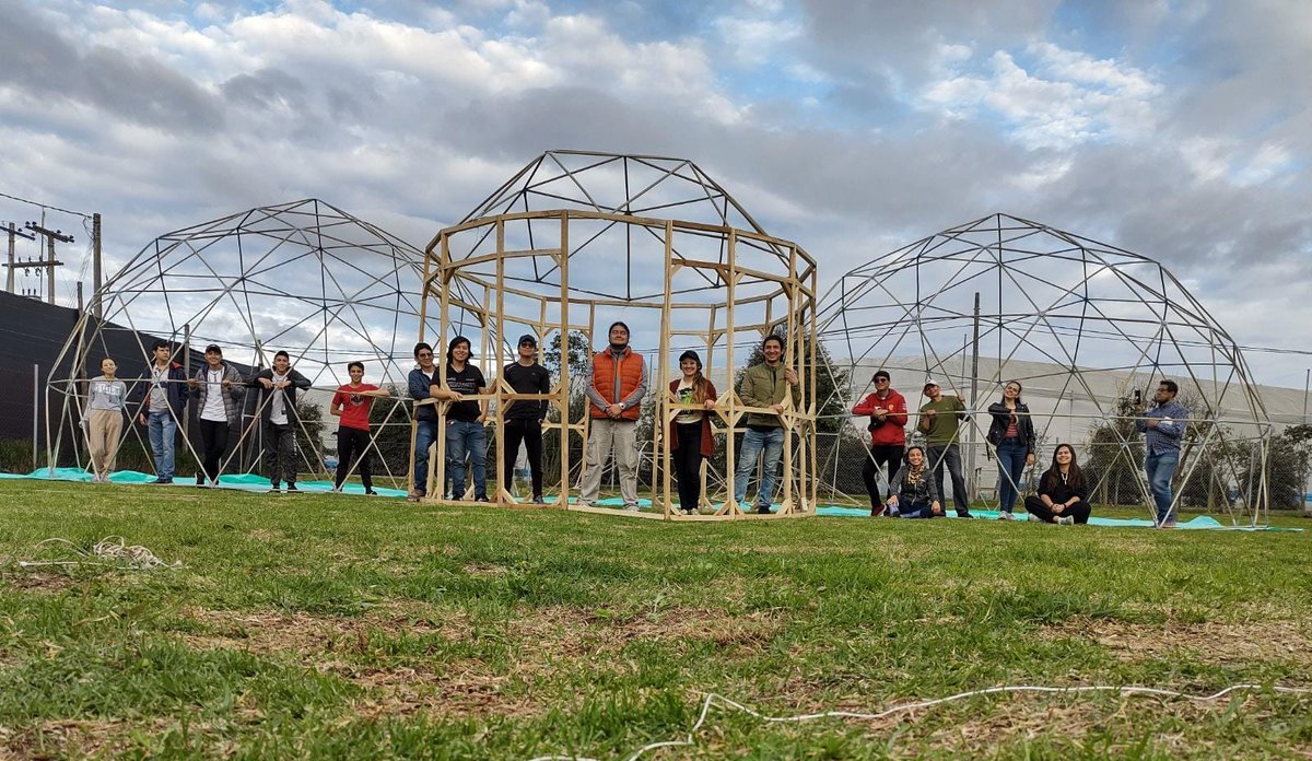 Convertir los sueños en realidad no sería posible sin aquellas personas que creen en nosotros y más los que nos prestan sus manos, su valioso tiempo siempre con una sonrisa convierten unos trozos de madera en un sitio donde podemos soñar con alcanzar las estrellas. Mil gracias🇨🇴