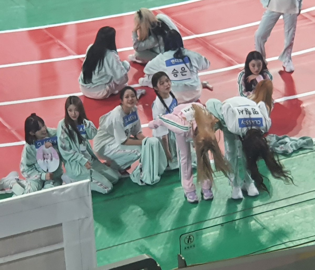 Hyeju_cookie's tweet photo. 형서 - 예서 (케플러) 소개 ㅋㅋㅋ

#클라씨 #케플러
#Classy #Kep1er https://t.co/aPaVz7iaYA