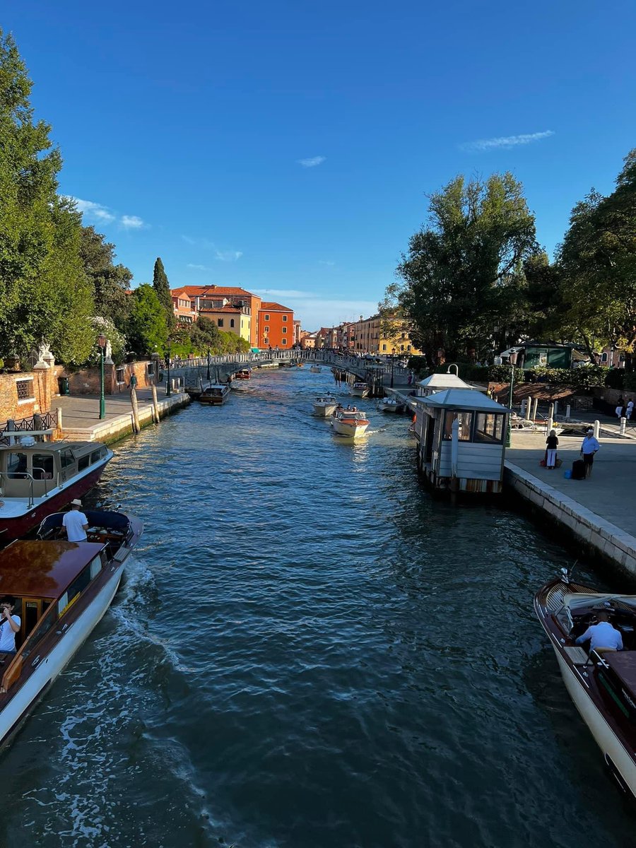 amandaaadurden's tweet photo. When In Rome, you do as the Romans! 
📍Venice &amp; Rome, Italy 🇮🇹 https://t.co/5fHfX5Lqg3