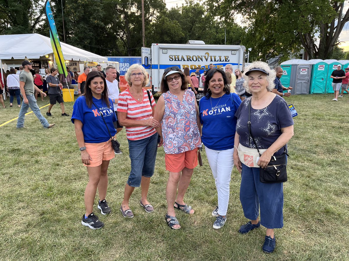 KotianForJudge's tweet photo. Sharonville knows how to “festival”! Great rides, food trucks and music #sharonfest https://t.co/wOu1uujk3X