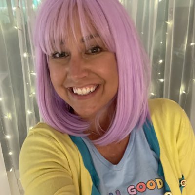 weese_kim's tweet photo. #NewProfilePic Ready to get back into my Library at @PIEpelicans for the new school year! #LibraryLove πππ©πΌβπ«#WigsInTheLibrary https://t.co/fe3JHgM9rw