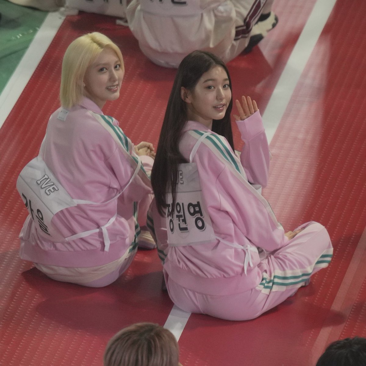 ivepics_'s tweet photo. GAEUL &amp; WONYOUNG at ISAC https://t.co/vk14z1jKct