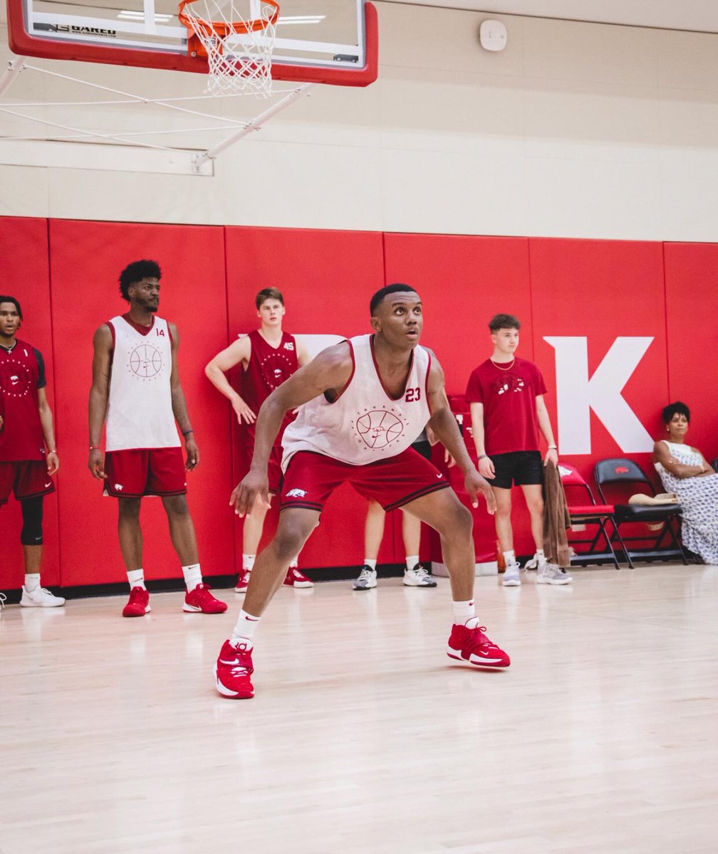 DarnellFord7's tweet photo. #Thatwork(3) Kid from Magnolia Ark getting a Chance to see the world!!!Go and be great @thetruthballers and remember (Cream always rises to the top) God please cover our young men and our Coaching Staff!!! Asking in advance!!!@RazorbackMBB God's Plan 🙏🏽🙏🏽🙏🏽🐗🐗🐗 https://t.co/7mPCqiR9he