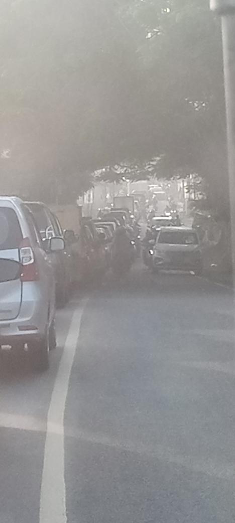 ajibbener2015's tweet photo. @restrodepok @TMCPoldaMetro @atcs_depok tolong pak petugas....ini sudah 1 iam.... https://t.co/t79S6yDayL