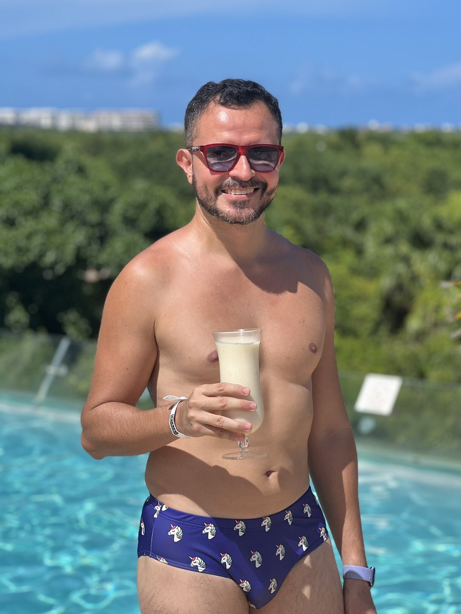 hdibull's tweet photo. A typical Sunday in Cancún ☀️🍹 https://t.co/bbjBPVU4fS