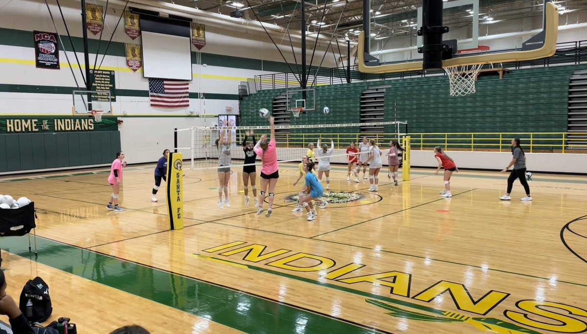 Thank you <a href="/katygarza/">Katy Garza</a> for a great team camp!! Can’t wait to see these girls put all their new skills to work this season!💚💛