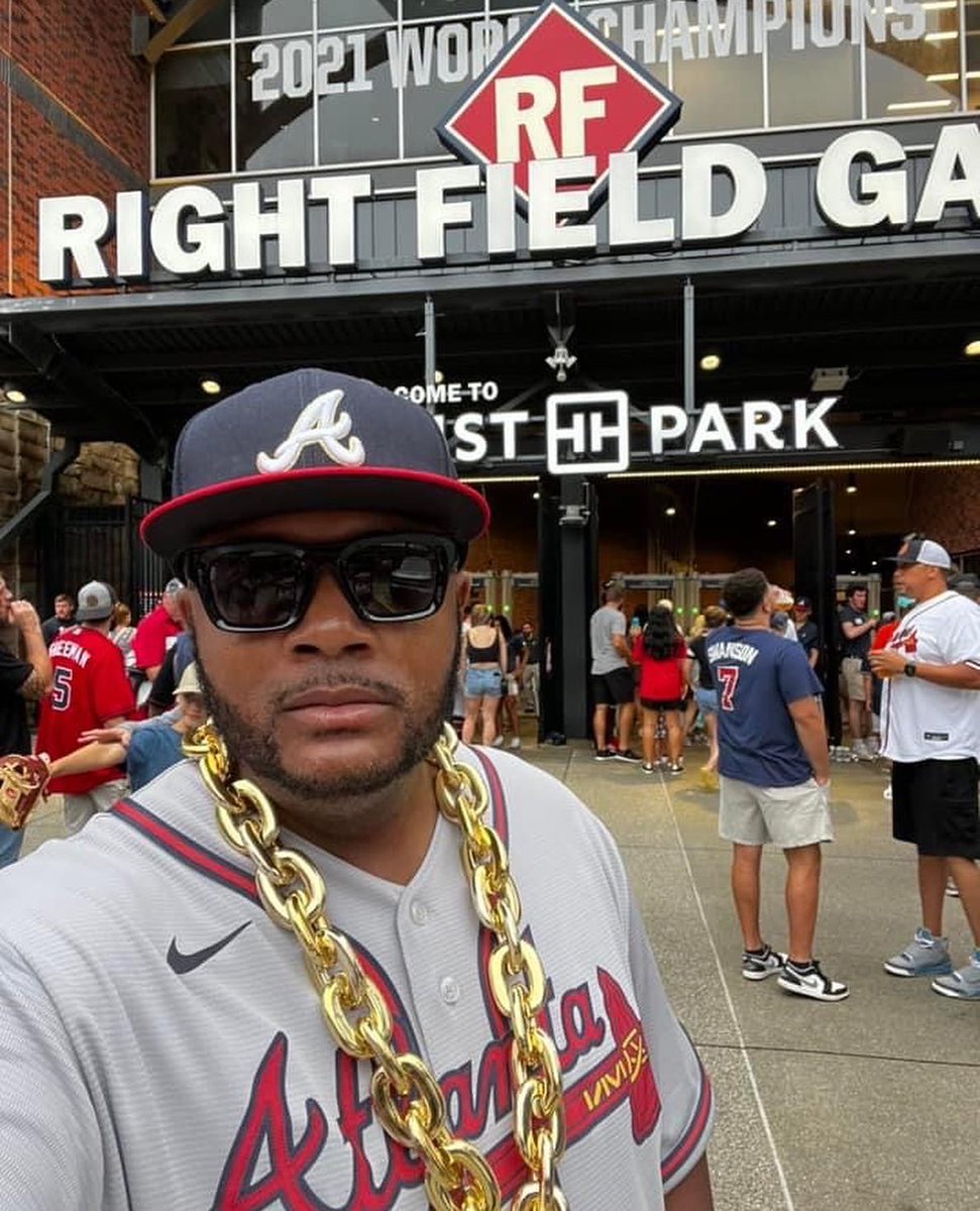 MARIOGA12000's tweet photo. I was outside all day yesterday. Falcons Training Camp and then The Braves Game. #hometeampride https://t.co/vspUCz4qVx