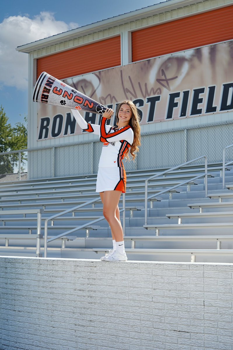 srpworldhdq's tweet photo. #SeniorSunday ππΌ
Yes, we are all cheering for #FootballSzn π£π
330.795.0334
#ClassOf2023
#SRPseniors
#SRPseniorRep
#SeniorModelRep
#SolidRockPhotos
#SRPRockstarReps
#YouWereBornToStandOut https://t.co/20b81NLh8y