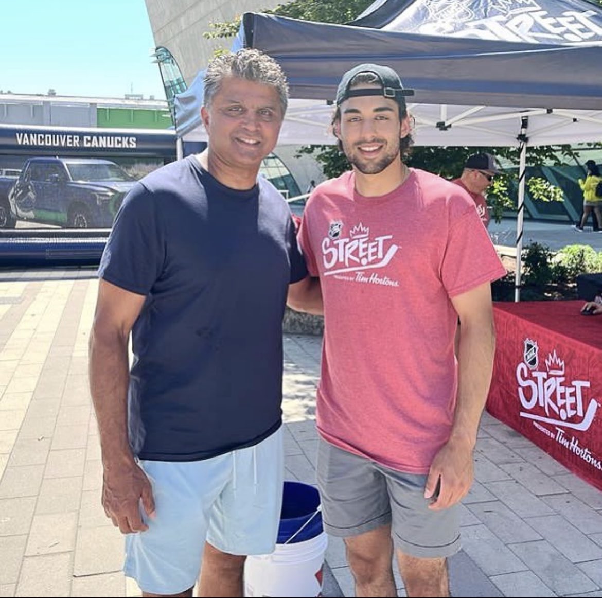 HkyNightPunjabi's tweet photo. Robin Bawa &amp; Arshdeep Bains at the @NHL Street Showcase in #SurreyBC. 

Bawa was the first #Punjabi player to play in the #NHL. Bains, a @Canucks prospect, will try to become the latest player of Punjabi descent to play in hockey’s top league 👊🏾 https://t.co/KFVm7ZfWr9