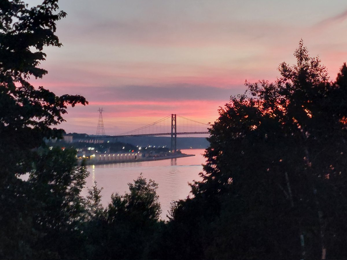 QueenBee_73's tweet photo. The sky from my Balcony, on this last day of July 🌉 
#Halifax #Dartmouth #HRM 
#HarbourBridges
#NightSky #SmokeStacks 
#ScotianProud https://t.co/Mxca68bFxm