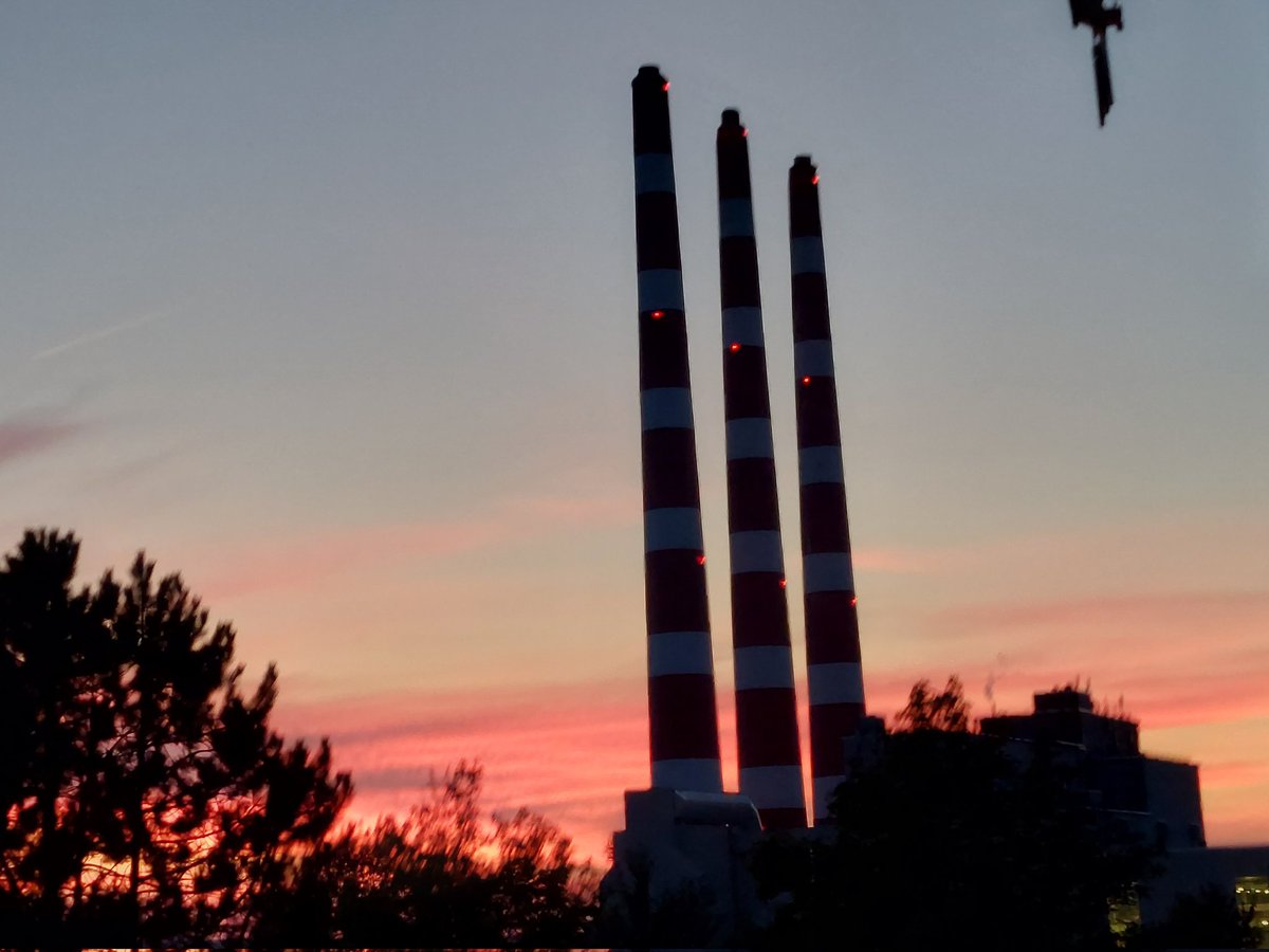 QueenBee_73's tweet photo. The sky from my Balcony, on this last day of July 🌉 
#Halifax #Dartmouth #HRM 
#HarbourBridges
#NightSky #SmokeStacks 
#ScotianProud https://t.co/Mxca68bFxm