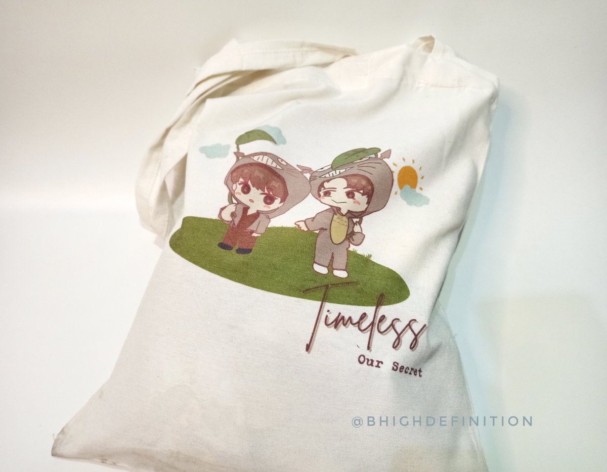 BHighdefinition's tweet photo. Karena kemarin sampe rumah malem dan langsung ngerjain deadline tulisan buat senin.
Jadi di senin pagi yang ceria ini baru beneran bisa unboxing oleh-oleh dari acara @nw_timeless 💙💜

Review jujur #NW_timeless 😚

Pertama lihat aja tote bag lucu ini, ayo kita intip isinya.. https://t.co/XbYzqJpSNA