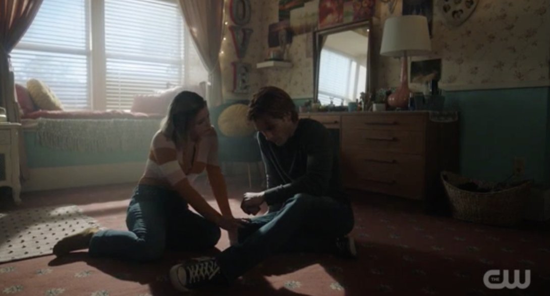 barchiesorigin's tweet photo. ARCHIE ANDREWS ASKED BETTY COOPER TO MARRY HIM I'M SOBBINGGGG #RIVERDALE https://t.co/H9PxAh5Ba9