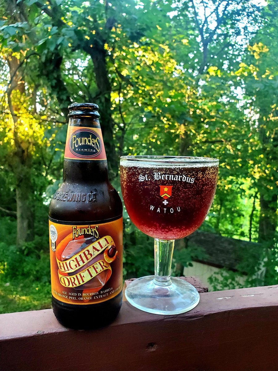JtheLugan's tweet photo. Sunday evening #deckbeer featuring my next to last bottle of @foundersbrewing Highball Drifter. This beer is fantastic https://t.co/2gGXwZ24j1