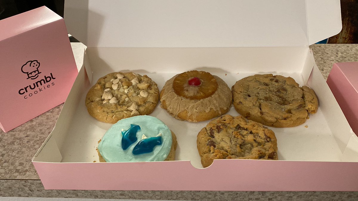 MzJayBea1's tweet photo. See how @CrumblCookies do me dirty😩 this week they wanna have all the decadent $h!+ c’mon maaaan! Can i go back and swap my order from today for what y’all got for tmrw? https://t.co/uL5YGC8bm8