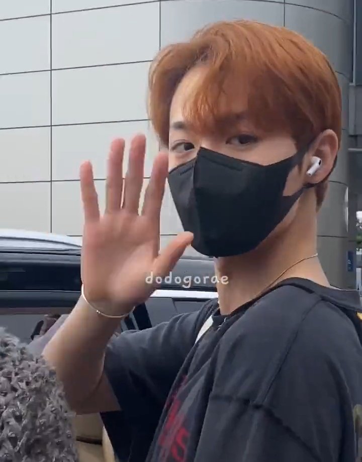 도비야 on Twitter "kim doyoung in korea today !! rest well, doyoung 🤍