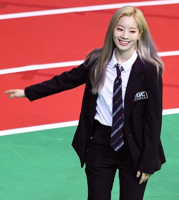 myoitzki's tweet photo. 2019                       2022 https://t.co/KFVnIQgFtJ