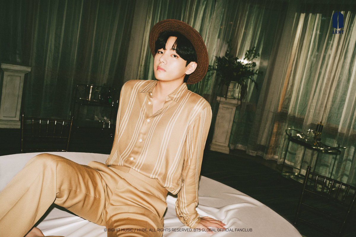 borahae_BTS's tweet photo. #taehyung para 'BTS SUITE LIFE PHOTO, Black ver', membresia ARMY. 

#btstaehyung  #btsinfo #btsv  #btstaehyung #taehyungbiased #taehyungbias #bts #btswts #btsinformation #btsnews #btsarmy #btsweverse #weverse #btsarmy #btsimagines #btsv #vbts #vbtsedit #kimtaehyung https://t.co/8mLVPTWcww
