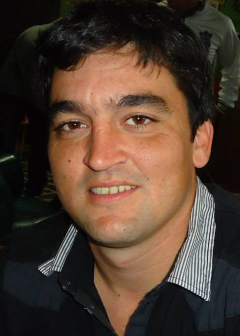Editor_76's tweet photo. Se llama Cristian Tirone, y es la bestia que golpeó de atrás a la jueza Dalma Cotardi en un partido de fútbol en la Liga de Tres Arroyos. Si bien fue detenido por la policía, es muy probable que la AFA no haga nada, por eso es bueno conocer el rostro del violento cobarde. https://t.co/gt9AvrL1X7
